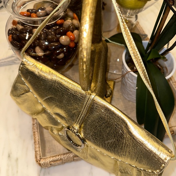 BCBG Max Azria Metallic Gold Clutch w/Attachable Shoulder Strap & Silver Ring - Picture 3 of 8